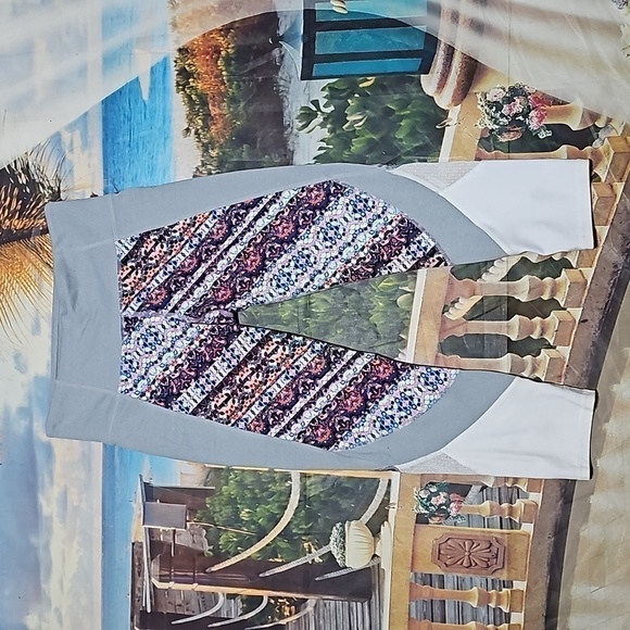 Athleta Capri Graphic Print Leggings Yoga Athletic Size‎ Small - Picture 1 of 7